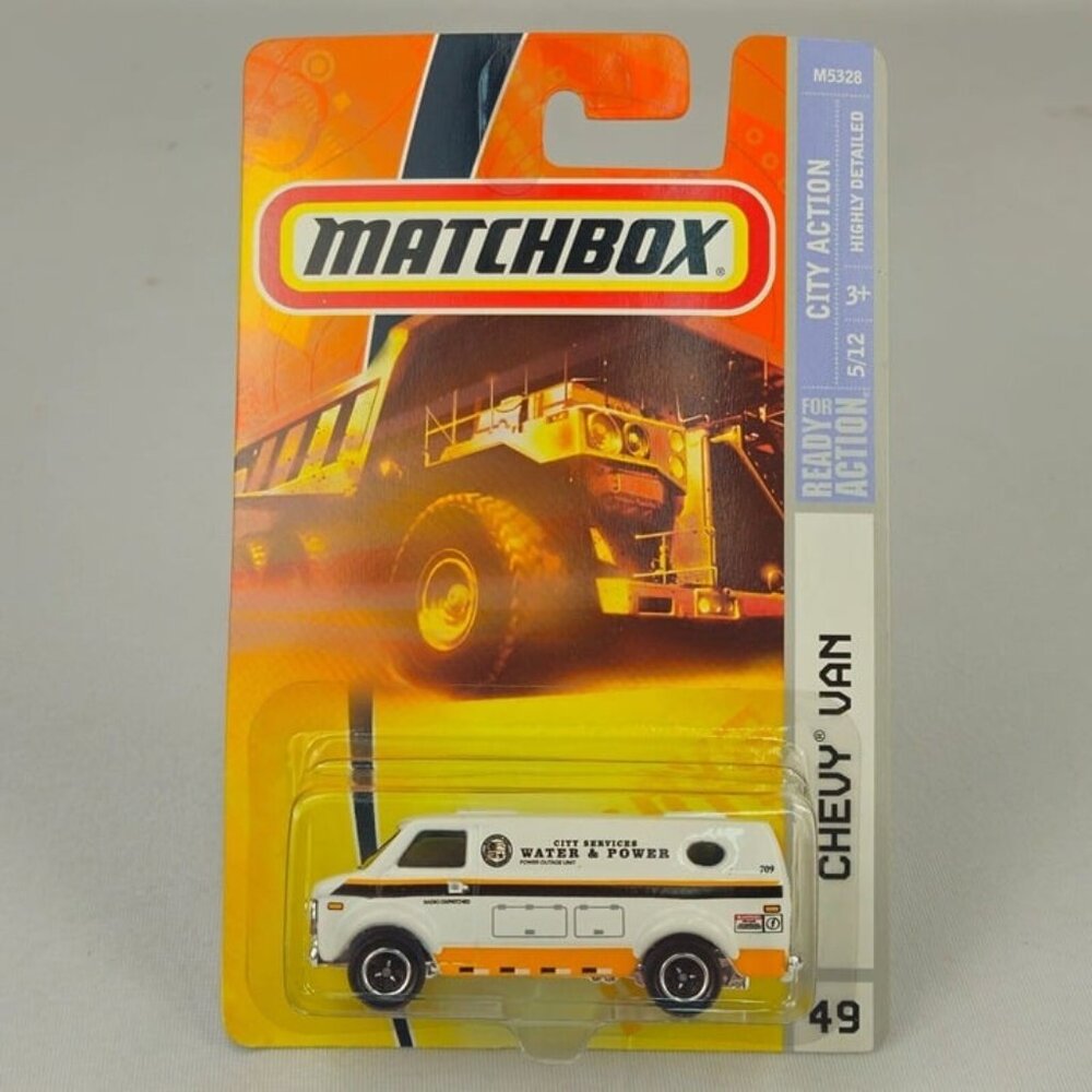 Matchbox Chevy Van City‎ Action 2007 4 of 12 New On Card White (K248)